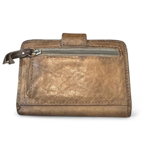 Fossil | Women’s Brown Leather Vintage Wallet with Heart Camera Design - Picture 3 of 6